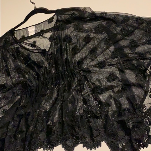 Lace bat winged blouse - Picture 3 of 4